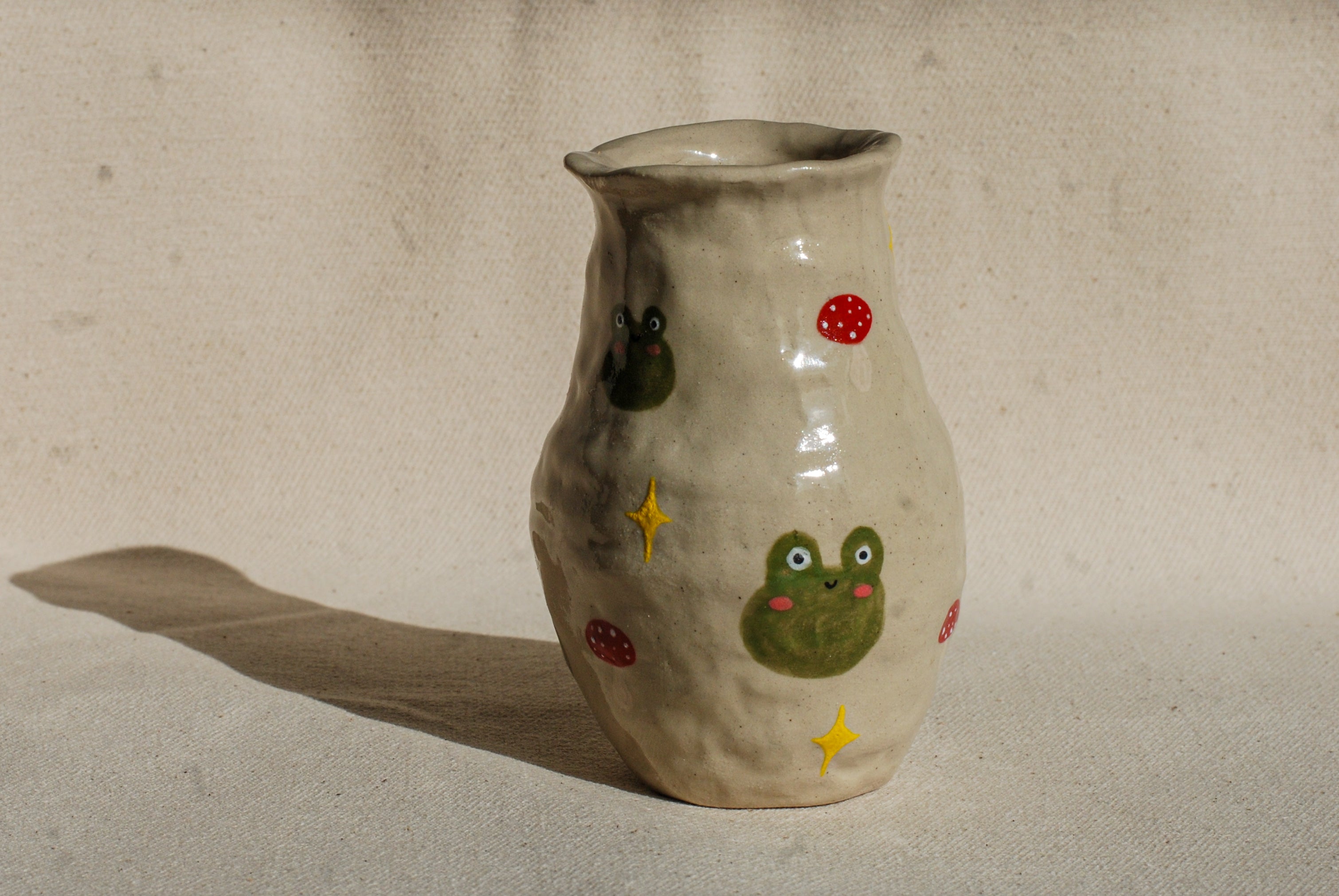 handmade whimsical ceramic frog vase, stoneware with sculpted frogs netherlands