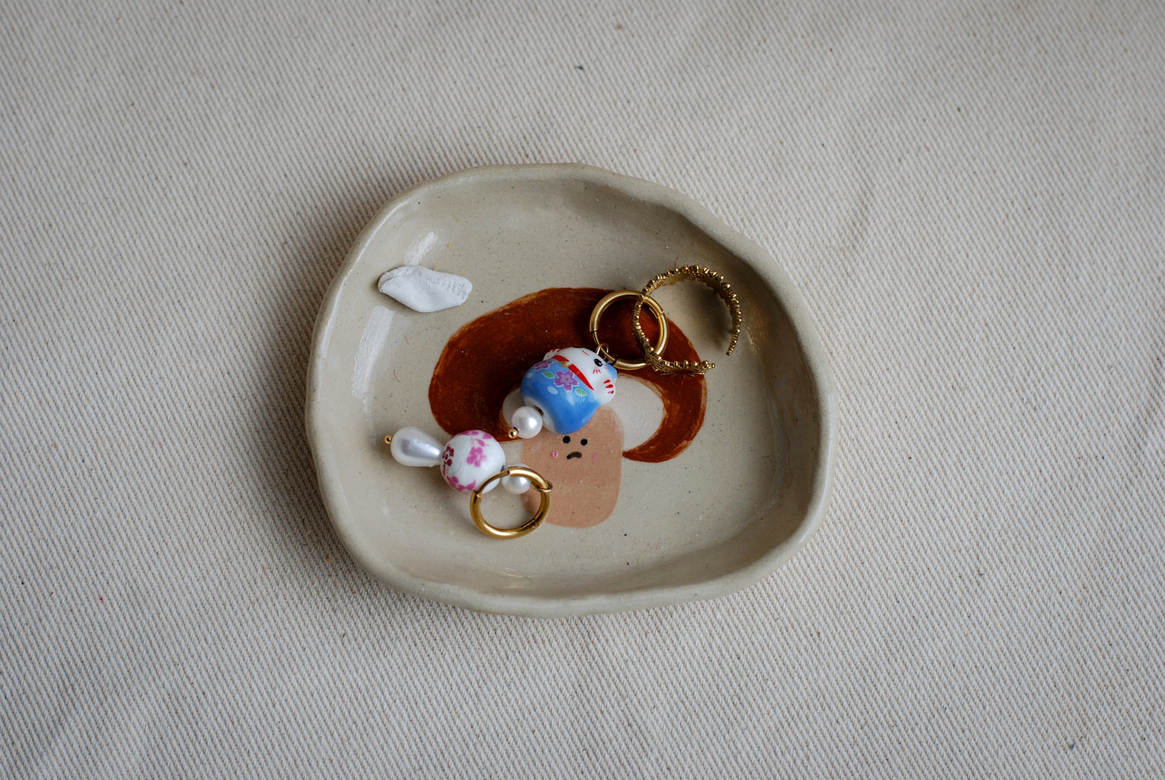 sad mushroom friend ceramic dish, cute quirky handmade pottery Netherlands pipa pots